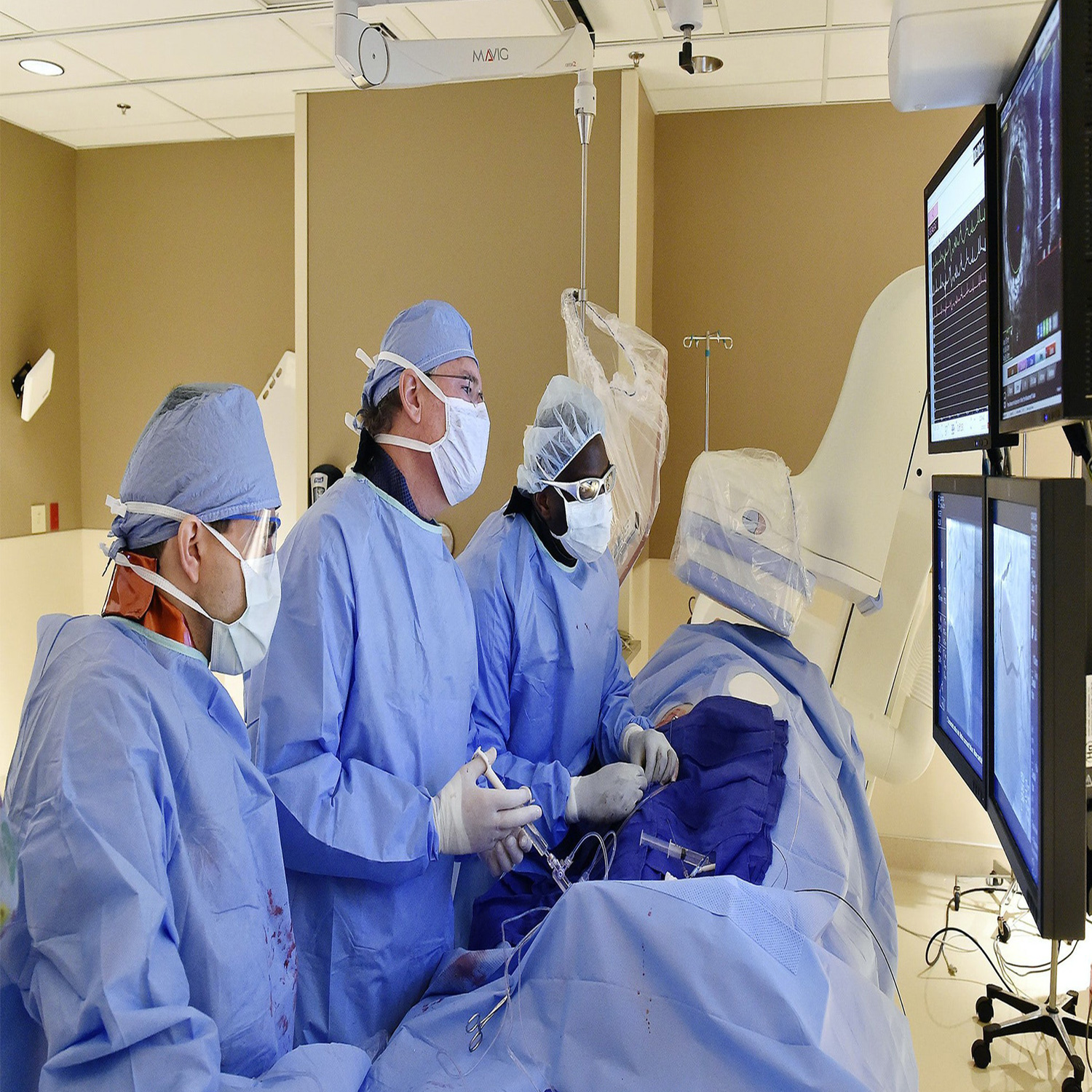 آنژیوگرافی یک عمل جراحی است که در آن با ورود یک لوله باریک توسط پزشک شریان وضعیت عروق قلب فرد بیمار مشخص می‌شود.